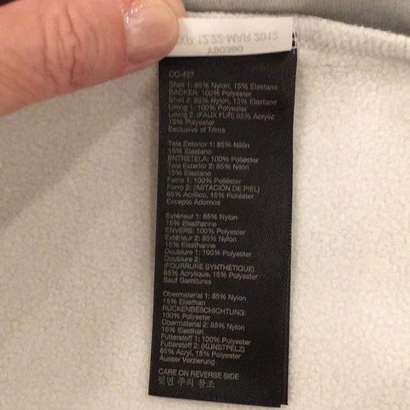 Marmot jacket with faux fur lined hood. - Picture 6 of 6